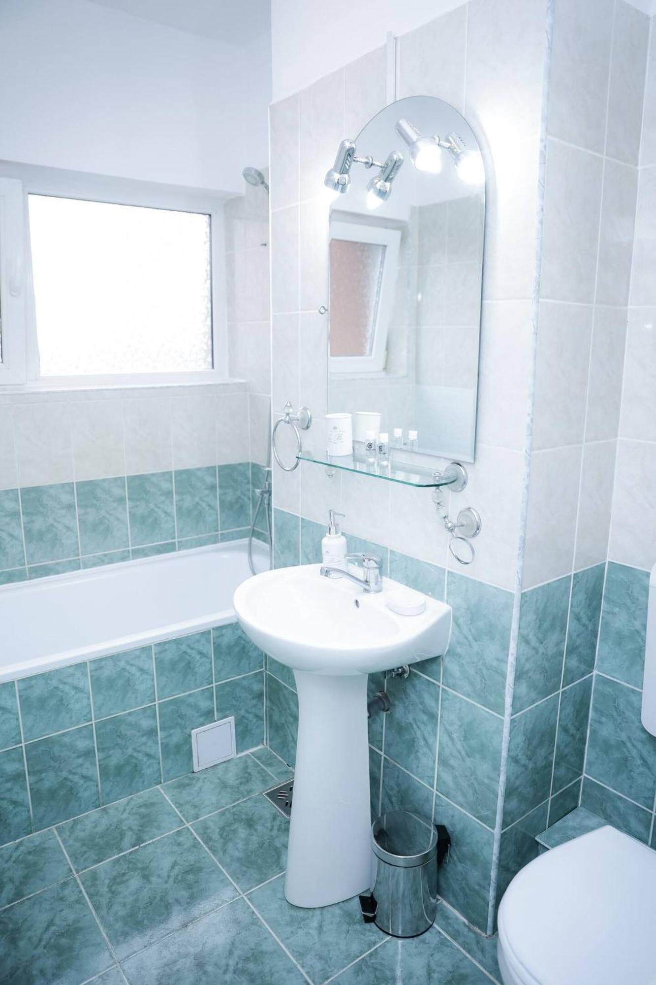 Comfort Hub Near Recovery Clinic Apartment *