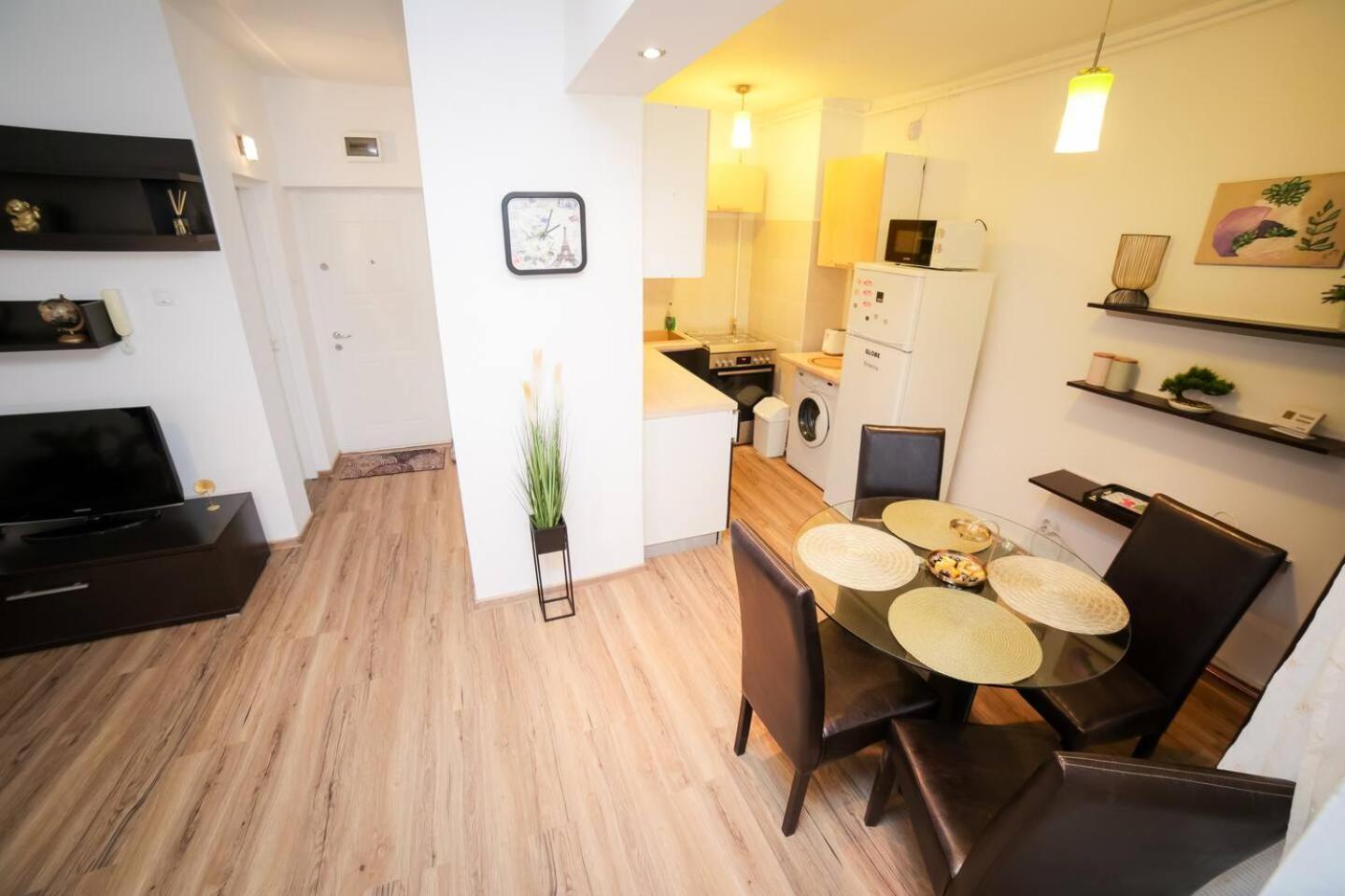 Comfort Hub Near Recovery Clinic Apartment *